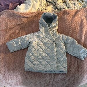 GAP Quilted  Hooded Jacket in Light Gray- snap & zip closure- EUC- 2yrs